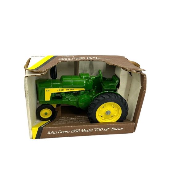 John Deere Other Ertl John Deere Figurine Tractor Truck 958 Model